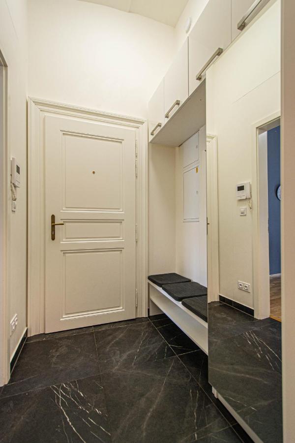 Stylish Apartment In Prague Best Gastronomic Area Eksteriør billede